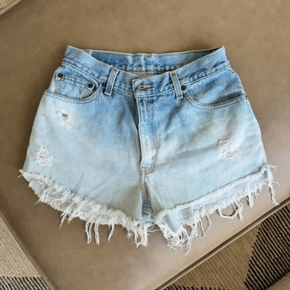 Vintage Women’s Levi’s denim shorts - Size 26/27